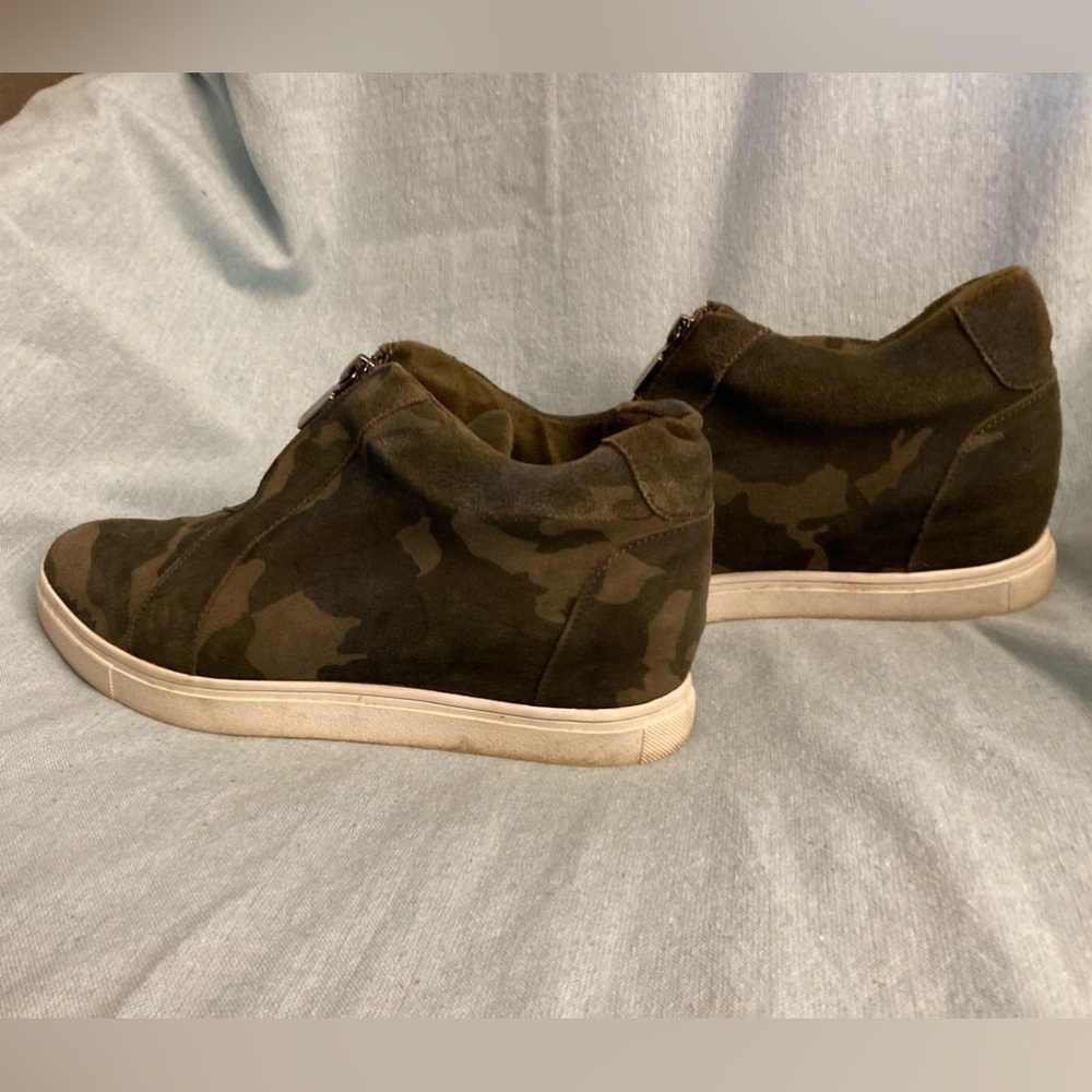 Blondo Glenda Suede Waterproof Wedge Sneakers in Green Camo - Picture 10 of 12